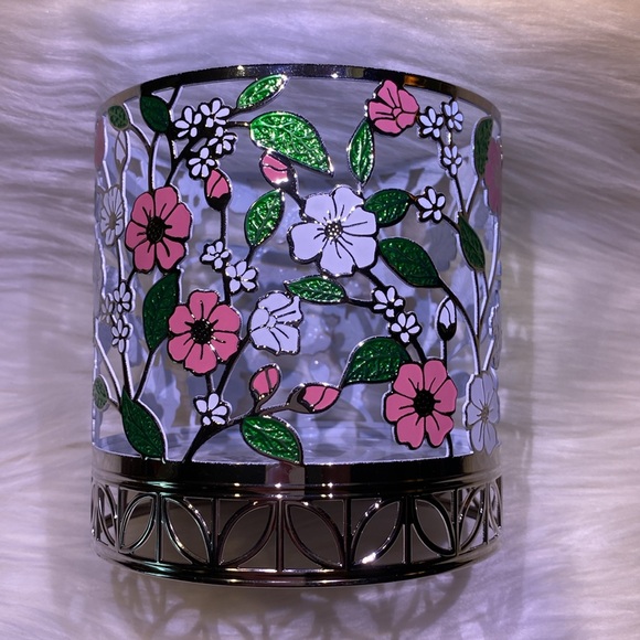 “FLORAL TOSS” Spring & Summer Pink/Green/White Colors, 3-Wick Candle Holder, NWT - Picture 4 of 8